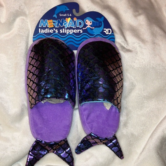 NWT Royal Deluxe NY Mermaid Slippers Kids 5/6 Pink iridescent scales - Picture 1 of 4
